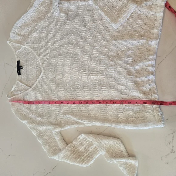Lightweight White Sweater with Textured Design - Picture 5 of 7